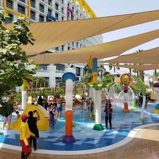 VAE: Neues Centara Mirage Beach Resort Dubai begeistert Familien mit Wasserspaß