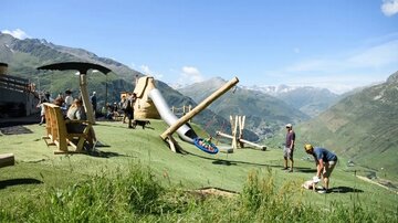 Schweiz: Familienparadies Matti im Skigebiet Andermatt ergänzt Sommerangebot durch neuen Bergspielplatz