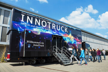  InnoTruck Stops at Heide Park with Mobile Research Exhibition