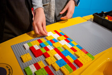 Australien: Erstes erfolgreiches Event für sehbehinderte Kinder mit LEGO Braille Bricks durchgeführt