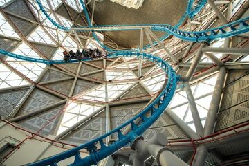 VAE: Indoor-Achterbahn „Storm Coaster“ sorgt für Begeisterung bei Besuchern in neu eröffneter Dubai Hills Mall