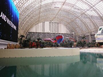 Chengdu/Sichuan: World’s Largest Building Opens in China