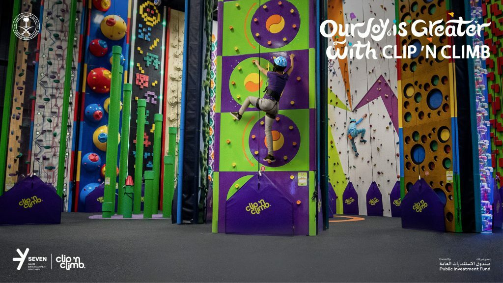 Saudi-Arabien: SEVEN schließt Partnerschaften mit Warner Bros. Discovery und Clip ‘n Climb