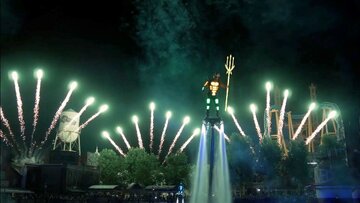 Spanien: Neue „Aquaman“-Show mit Flyboard®-Action unterhält Besucher im Parque Warner Madrid 