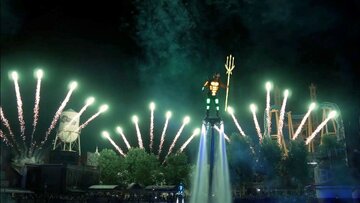 Spanien: Neue „Aquaman“-Show mit Flyboard®-Action unterhält Besucher im Parque Warner Madrid