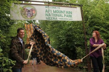 Deutschland: Besucher erkunden „Afi Mountain“ im Erlebniszoo Hannover