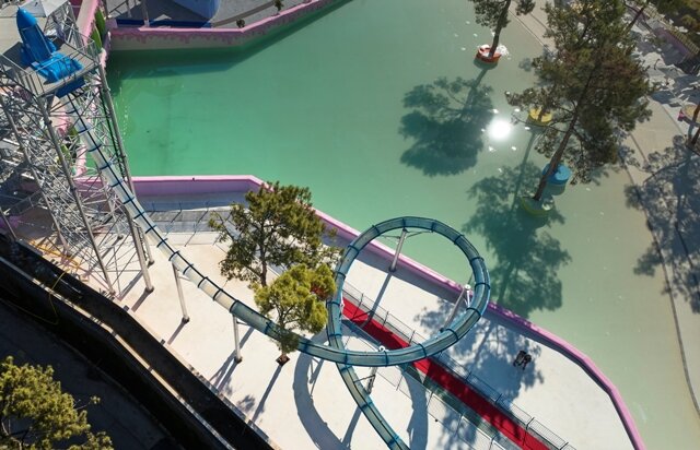 Türkei: Erste komplett transparente Röhrenrutsche im Candyland Waterpark eröffnet