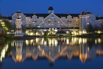 France: Disney's Newport Bay Club Now Four-Star Hotel