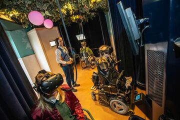 Niederlande: Efteling macht „Droomvlucht“-Themenfahrt virtuell für Menschen mit Behinderung erlebbar