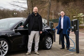 Niederlande: Efteling erweitert Besucherparkplatz um 60 neue Ladestationen für E-Autos