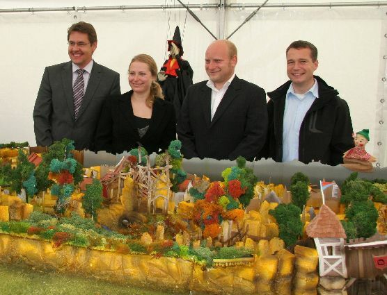 Hohnstein / Deutschland: 1. Spatenstich für Erlebniswelt SteinReich gesetzt