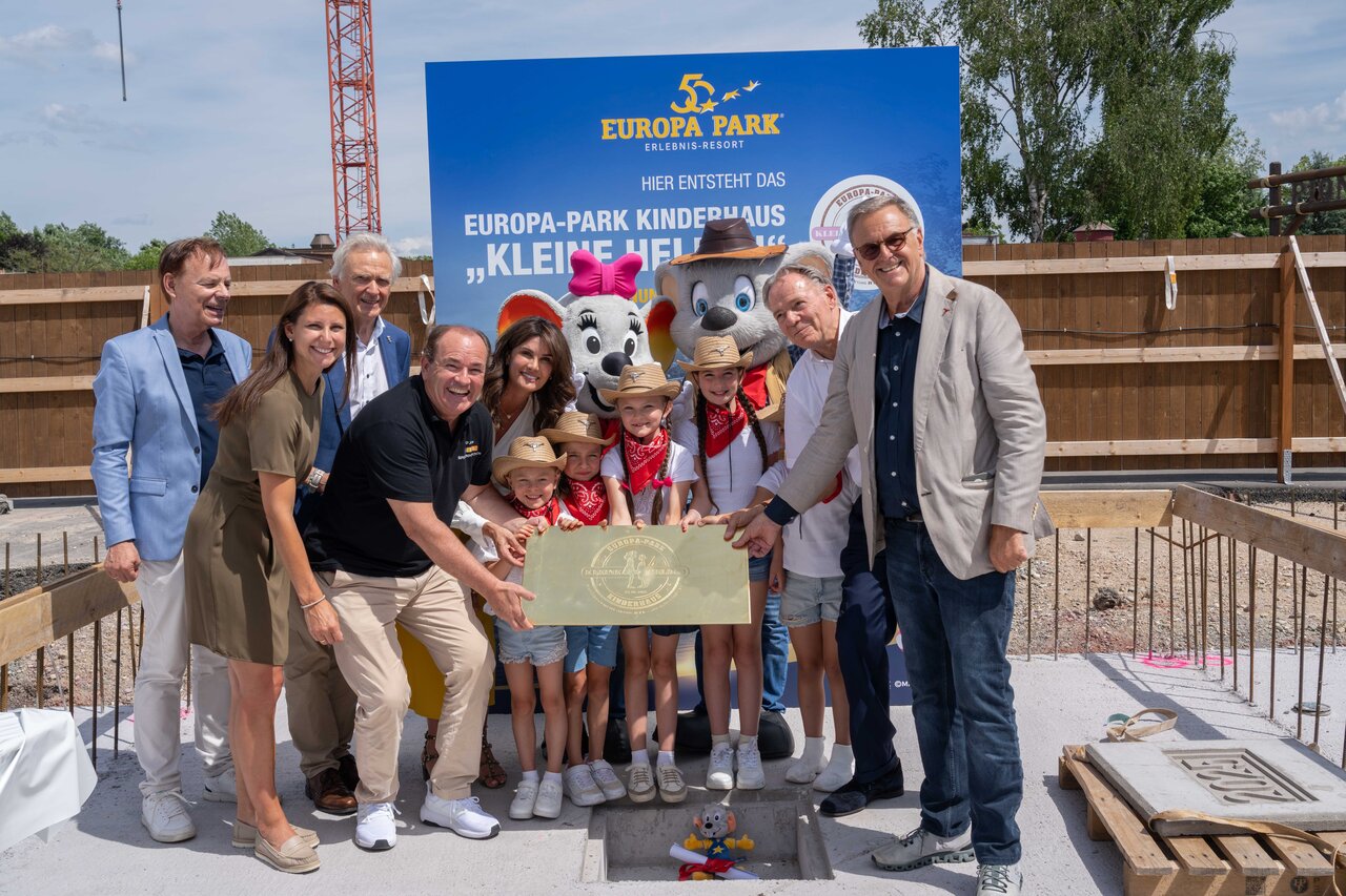 Europa-Park legt Grundstein für Kinderhaus „Kleine Helden“ in Silver Lake City