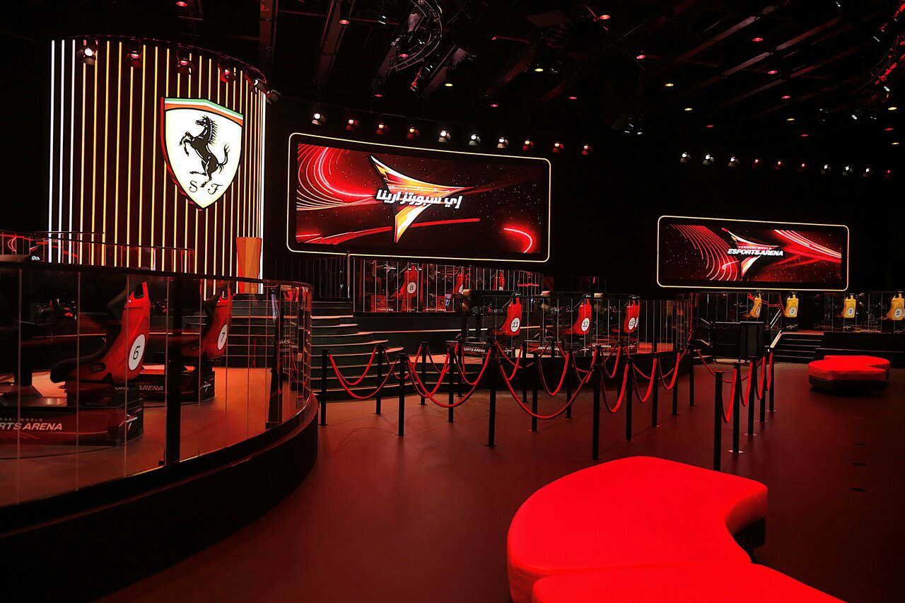 Neue E-Sports-Arena in der Ferrari World Yas Island eröffnet