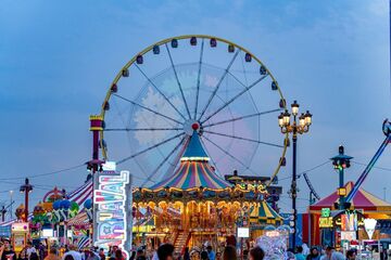 „A More Wonderful World“ – Global Village startet in Jubiläumssaison