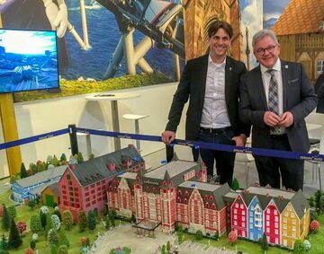 Deutschland: Modell für neues Europa-Park-Themenhotel „Krønasår“ auf ITB enthüllt