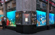 Schweiz: Spielzeug Welten Museum in Basel nutzt „lebende“ Schaufenster
