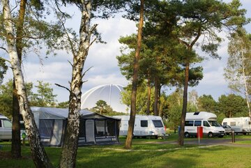 Deutschland: Tropical Islands feiert „zehn Jahre Campingplatz-Betrieb“