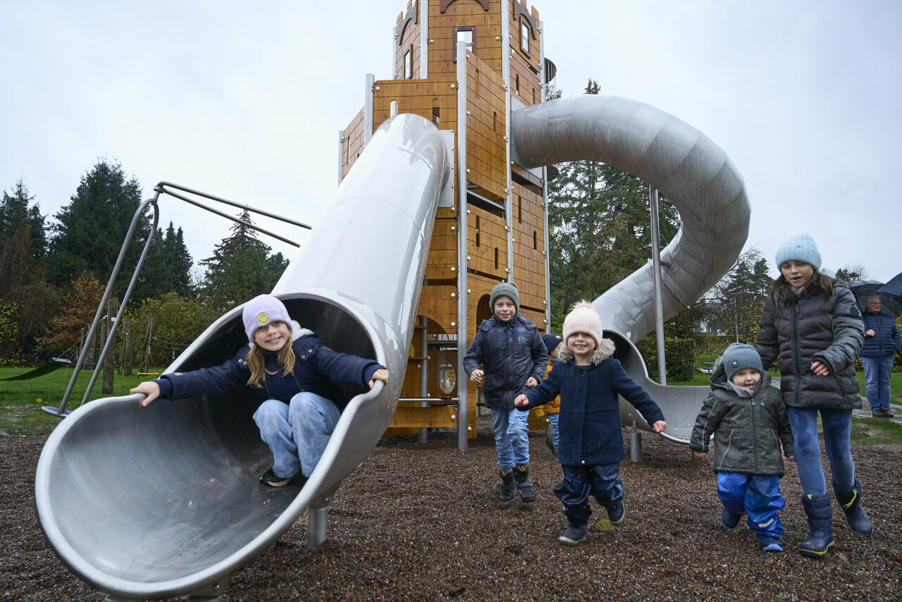 Neue Spielplatzattraktion „Holsterturm“ in Nieheim