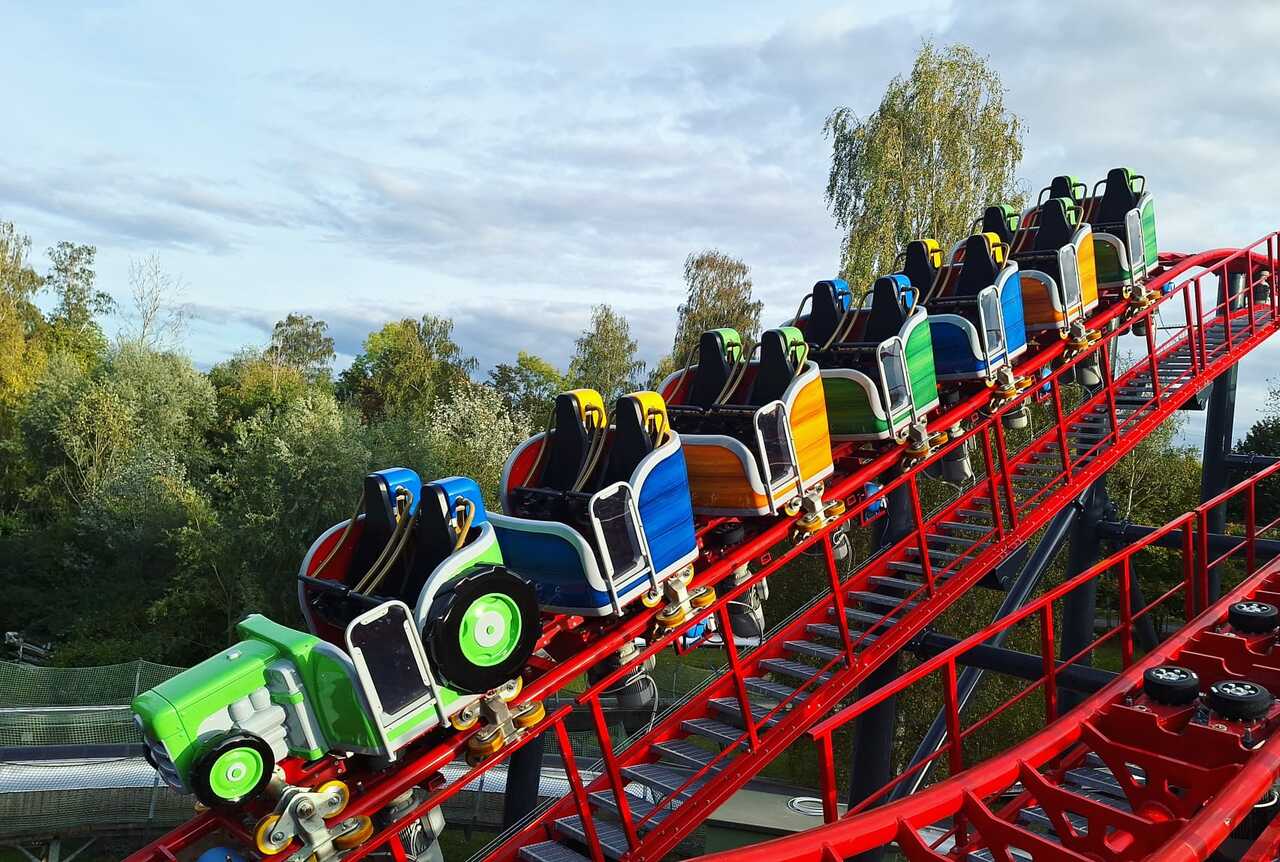 Rasti-Land: Achterbahn „Verrücktwärts“ startet in Soft-Opening