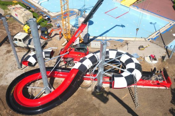 Deutschland: Karlsruher Freibad setzt auf Wettkampf-Rutschspaß