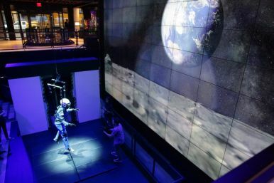 USA: New VR Experience Features Weightless 4D Moon Mission