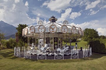 Österreich: Swarovski Kristallwelten präsentieren Karussell von Designer Jaime Hayon