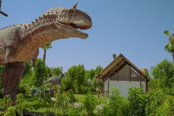 Dubai Parks & Resorts eröffnen „T-Rex Glamping“