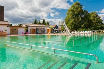 Deutschland: Freibad Uetze als Naturerlebnisbad neu eröffnet