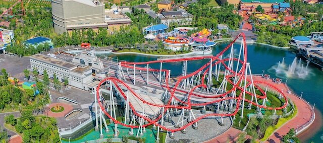 China: „Fighter Jet“-Coaster lädt ein zum Flug über Fantawild Park Glorious Orient