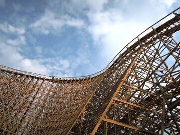 China: Construction Works for Wanda City’s New Wooden Coaster Completed