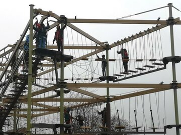 GB: West Park Leisure Centre with New Family-Friendly High Ropes Course 